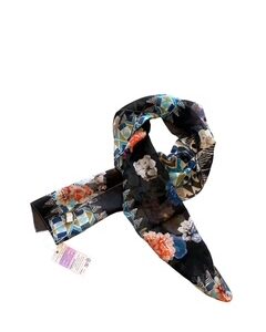 21 foulard noir à fleur