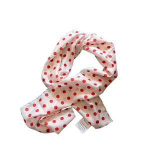 9 blanc à pois rouge